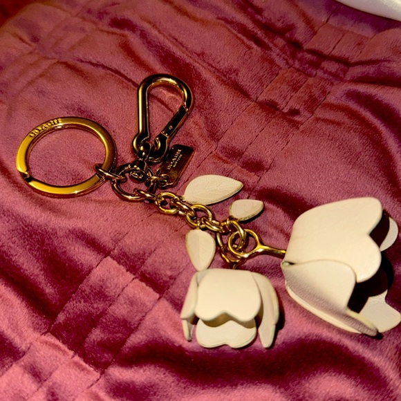 COACH Essential Tea Rose Bag Charm With Gift Box 23539 - Picture 7 of 11